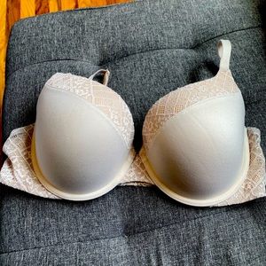 Body by Victoria Secret Cream Bra
